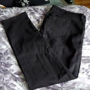 Boyfriend jeans with destruction